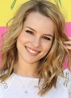 Bridgit Mendler nuda