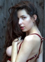Aella Martin nuda