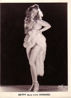 Betty Howard nuda