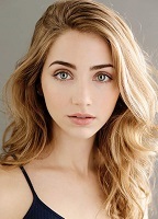 Emily Rudd nuda