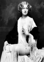 Gertrude Dahl nuda