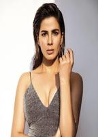 Kirti Kulhari nuda