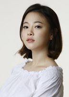 Min Ji-hyeon nuda