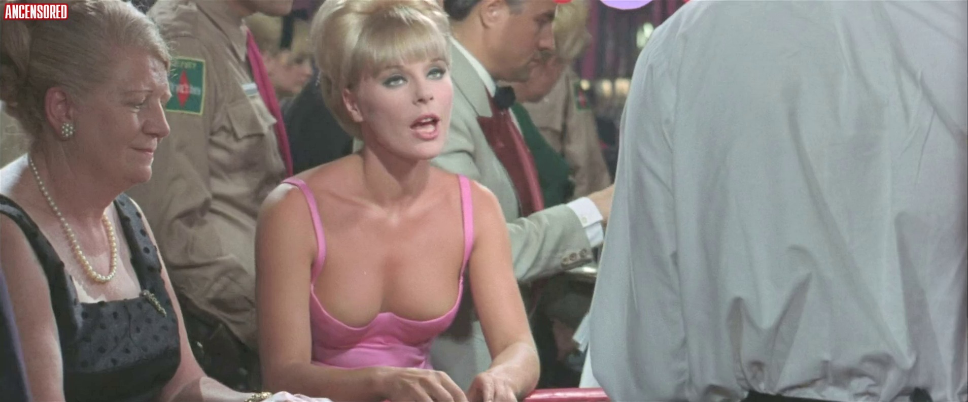 Elke Sommer Nuda 30 Anni In They Came To Rob Las Vegas