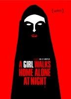 A Girl Walks Home Alone At Night 2014 film scene di nudo