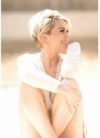 Chelsea Kane nuda