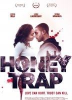 Honeytrap 2014 film scene di nudo