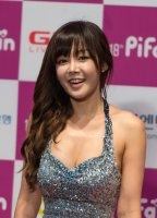 Kim Sun-Young nuda