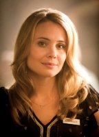 Leah Pipes nuda