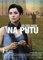 On path scene nuda