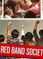 Red Band Society 2014 - present film scene di nudo