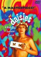 Daisies 1966 film scene di nudo