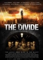 The Divide 2011 film scene di nudo