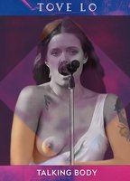 Talking Body (Live at Rock in Rio, Las Vegas) 2015 film scene di nudo