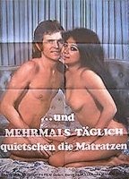 Und mehrmals täglich quietschen die Matratzen 1973 film scene di nudo