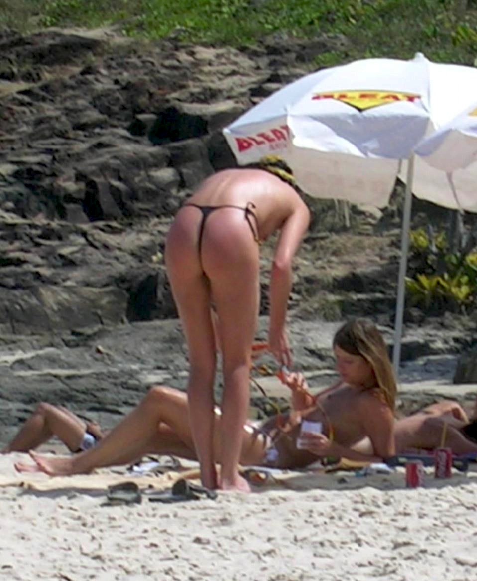 Charlize Theron Nuda ~30 Anni In Beach Babes