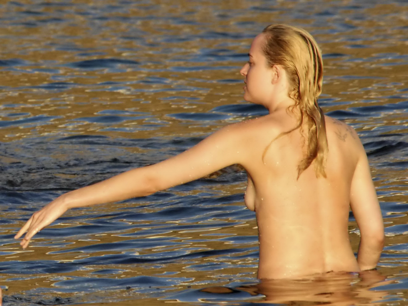 Dakota Johnson Nuda Anni In Beach Babes