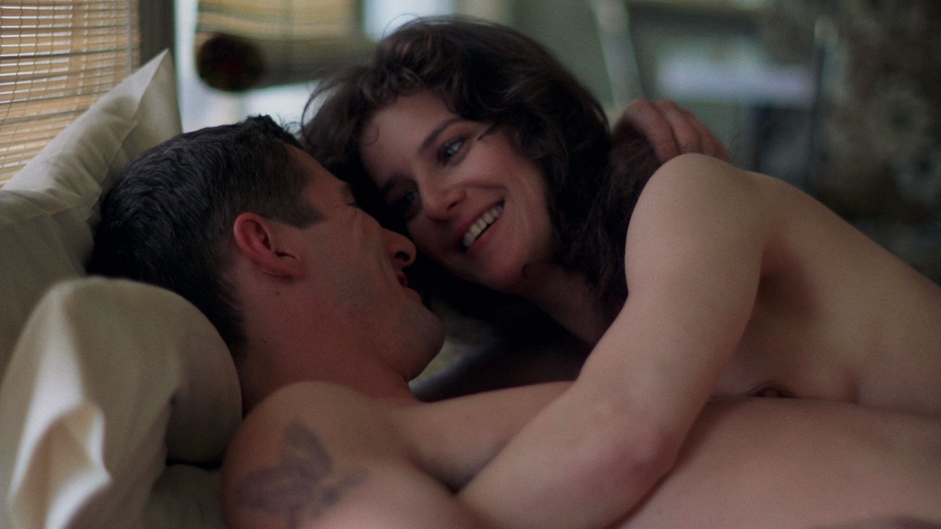 Debra Winger Nuda ~30 Anni In Ufficiale E Gentiluomo