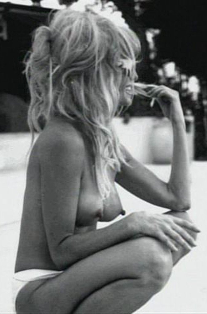 Naked Farrah Fawcett Added By Johngault