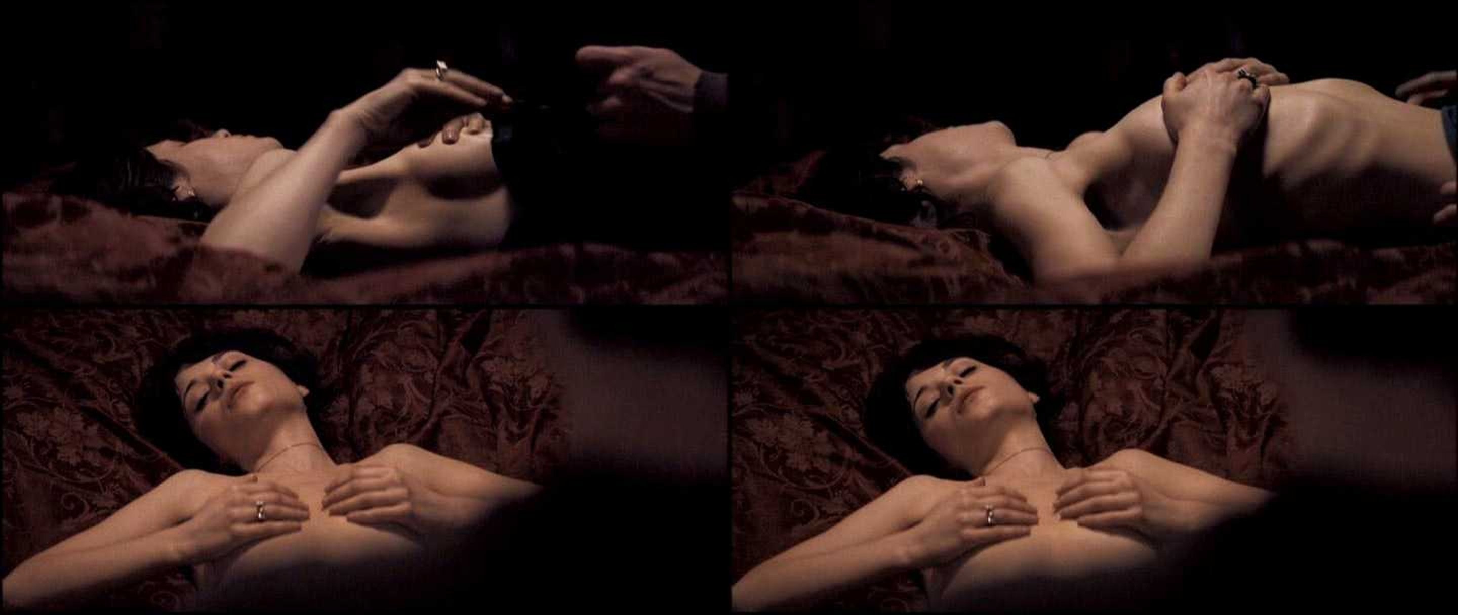 Zooey Deschanel nude pics.