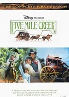 Five Mile Creek 1983 - 1985 film scene di nudo