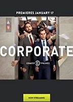 Corporate 2018 film scene di nudo