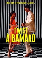 Dancing the Twist in Bamako 2021 film scene di nudo