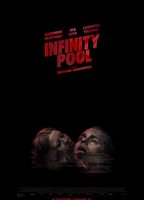 Infinity Pool 2023 film scene di nudo