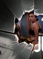 Julie 2019 film scene di nudo