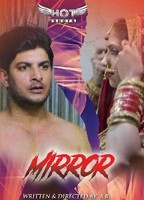 Mirror 2020 film scene di nudo