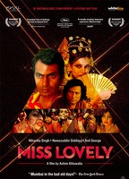 Miss Lovely 2012 film scene di nudo