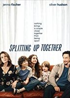 Splitting Up Together  2018 film scene di nudo