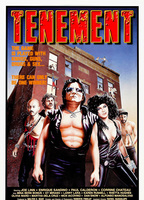 Tenement 1985 film scene di nudo