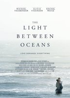 La luce sugli oceani (2016) Scene Nuda