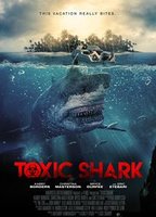 Toxic Shark 2017 film scene di nudo