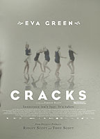 Cracks 2009 film scene di nudo