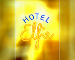 Hotel Elfie  film scene di nudo