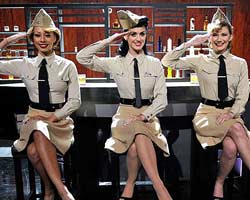 VH1 Divas: Salute The Troops  film scene di nudo